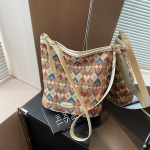 Erinevate v&auml;rvidega klassikalised riidest kotid, klassikaline stiil, mida on mugav kanda, sobivad erinevatele naistele igap&auml;evaelus