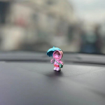 Armsad vihmavarjud paarile auto sisekujundus tegevusfiguurid Auto tahavaatepeegli armatuurlaua kaunistused autotarvikutele punane