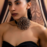 Moodne kaelakee naiste ehetele pruun