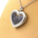 Pierres et Min&eacute;raux. Collier Kyanite brut. Mod&egrave;le coeur.