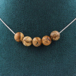 Pierres et Min&eacute;raux. Collier 5 perles Jaspe paysage 8 mm. Chaine en acier inoxydable Collier femmes, hommes. Taille personnalisable.