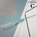 Plastikust tilguti n&otilde;elaava eeterliku &otilde;li parf&uuml;&uuml;mipudel koos s&uuml;stimislisandiga tarvikute jaotust&ouml;&ouml;riist