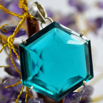 Looduslik sinine topaas ripats, fantaasiakuju, 118,90 ct, lahtine v&auml;&auml;riskivi, SERTIFITSEERITUD, my-320-k 36.4 mm approx
