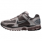 Nike Zoom Vomero 5 Meeste Vabaaja Jooksukingad College Grey Cave Stone Black FB9149-005 EU 44