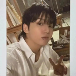 BTS Jungkook JK Kuldne Pommitajajakk Jumper KULDNE Fotokaart
