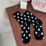 Multifilm armas vabaaja mood must valge naiste sokid koolit&uuml;drukud jaapani kawaii j&auml;nese koer karutr&uuml;kk Armsad sokid