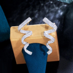 CMM-i p&ouml;&ouml;rleva lindi kujuga t&auml;iskuubiline tsirkooniumoksiidiga sillutatud pikad k&otilde;rvar&otilde;ngad naistele unikaalse disainiga CZ peoehted h&otilde;be