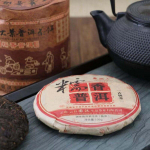 100 g k&uuml;pse Yunnani Pu-erh musta tee eelised on kleepuva riisi Puerh keedetud teekook