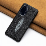 Ehtsast nahast poolkattev &uuml;mbris Honor 90/90Pro jaoks, lehmanahast p&auml;rl-kala mustriga, k&otilde;rgekvaliteediline kaitse&uuml;mbris. Honor 80 Pro must