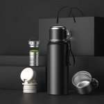 Kaasaskantav roostevabast terasest vaakumtermos, tee ja vee eraldamine nutikas temperatuurin&auml;idiku &uuml;he nupuvajutusega 1000ml