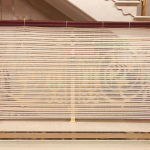 Lastele m&otilde;eldud treppide turvav&otilde;rk Vastupidav lastekaitsev&otilde;rk Mitmeotstarbeline b&auml;nnist kaitseteki tara peenest v&otilde;rgust r&otilde;dutreppidele 100x80cm beež