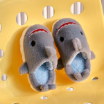 Talvised Uued Naljakad Hai Sussid Naiste Soe Plush Libisemisvastased Lamedad Kodusussid Mugavad Paksu Platvormiga Multifilmi Puuvillased Sussid 36-37 punane