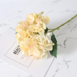 Lilla hortensia simulatsioon pulmalillede seade kaunistused
