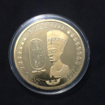 Kullatud Egiptuse kuninganna Nefertiti m&auml;lestusm&uuml;ndid Koguge Bitcoini kollektsiooni kingitusi kuld