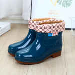 Naiste vihmasaapad Kevad- ja s&uuml;gissaapad L&uuml;hikese toruga vihmasaapad Veekingad Veekindlad T&ouml;&ouml;jalatsid Kummijalatsid 38 beež/tumesinine v&auml;rv