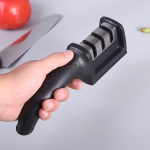 Roostevabast terasest neljaastmeline kiirnoateritaja keraamiline volframterasest k&ouml;&ouml;gitarvikud nugade teritusvarras k&auml;eshoitav terituskivi punane