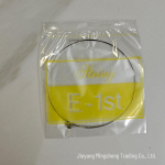 V&auml;rviliste kitarrikeelte komplekt: Punane vask, messing, teras &ndash; 6-osaline tarvikute pakett koos 1., 2. ja 3. n&ouml;&ouml;riga 2-string guitar, individually packaged