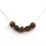 Pierres et Min&eacute;raux. Collier perles bois 8 mm + Bronzite du Br&eacute;sil Chaine en acier inoxydable.