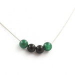 Pierres et Min&eacute;raux. Collier perles Agate noire + Mica vert de Tanzanie 8 mm. Chaine en Collier femmes, hommes. Taille personnalisa