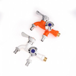 Kahe juhtimisega Kahe v&auml;ljalaskega veekraan 1/2 universaalse liidesega plastkraan Kodu Vannitoa vooliku niisutamise kiir&uuml;hendus