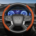 Sobib Mitsubishi roolikattele lainelise spordidisainiga, hingavast nahast, segmenteeritud, libisemisvastane, higiimav, sobib Outlanderile black