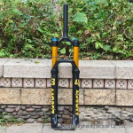 140 mm k&auml;iguga reguleeritav m&auml;giratta amortisaator kahvel lukustatava alumiiniumisulamist disainiga Universal 27.5/26 inches