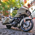 Maisto 1/18 Harley Davidson 2018 CVO Road Glide Mootorratta Mudel M&auml;nguasi S&otilde;idukikogu Amordiga Maastikum&auml;nguasjad Auto black