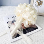 1 tk pruudikimbu pulmakimp teemantp&auml;rli siidist k&auml;es hoidva pruudikimpuga koduse pulmapeo kaunistamiseks Pruudi pruutneitsi tossiga kimp beež