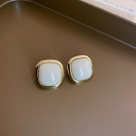 Prantsuse retro tutik&otilde;rvar&otilde;ngad, moekad ja elegantsed k&otilde;rvar&otilde;ngad, barokkstiilis mageveev&auml;rvilised looduslikust kivist k&otilde;rvar&otilde;ngad