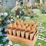 Konfetikarbialuse paberikoonused ja statiivi pulmakoonusehoidja jaoks 20 Holes Brown