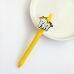 Loominguline &otilde;de, arst, vajutades geelpliiatsid, mood Lihtne sile kirjutuspliiats armas multikas hammaste neutraalsed pliiatsid haiglatarbed A2