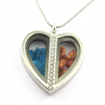 Pierres et Min&eacute;raux. Collier Apatite bleu neon + Spinelle brut. Mod&egrave;le coeur.