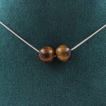 Pierres et Min&eacute;raux. Collier 2 perles Oeil de Tigre 10 mm. Chaine en acier inoxydable Collier femmes, hommes. Taille personnalisabl