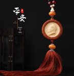 Neli pukspuu- ja virsikupuidust ripatsit: Pixiu ja Guan Gong tahavaatepeegli amulettid auto turvalisuse jaoks