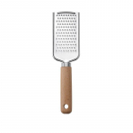 Puidust k&auml;epidemega k&ouml;&ouml;gividinad, v&auml;ikesed k&ouml;&ouml;giriistade komplekt, k&uuml;psetuskomplekt, pitsa-juustu nuga, roostevabast terasest munavahvel egg beater