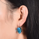 Armsad ovaalse l&otilde;ikega kristallr&otilde;ngaga k&otilde;rvar&otilde;ngad, valged elegantsed h&otilde;bedased k&otilde;rvar&otilde;ngad t&uuml;drukutele vesi sinine v&auml;rv