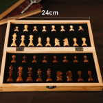 Magnetiline puidust kokkupandav malekomplekt vilditud m&auml;ngulaua sisemusega hoiustamiseks T&auml;iskasvanud lapsed Algajatele suur malelaud 39cm*39cm 24CM pruun