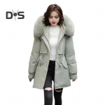 Talvine sulemantel, paksendatud polsterdatud pl&uuml;&uuml;sist kapuuts, keskmise pikkusega tuulekindlad taskud, pikad varrukad, reguleeritav n&ouml;&ouml;r, igap&auml;evane &uuml;ler&otilde;ivas, puuvillane jope M roheline