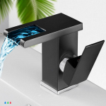 Black Waterfall Vannitoa kraanikauss LED helendav vask kraan kraan 3 v&auml;rvi muutuva temperatuuriga WC sooja ja k&uuml;lma segisti kraan must