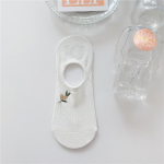 Naiste suvised valged loomad ja taimed armsad tikandid n&auml;htamatud sokid silikoonist libisemiskindlad sokid One size