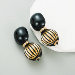 Naiste individuaalsed k&otilde;rvar&otilde;ngad, lahedad stereoskoopilised pallid, metallist triibuga temperamendiga liialdatud rippk&otilde;rvar&otilde;ngad OneSize must