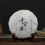 2016 Xiaguan Qian Jia Zhai Metsik Vananenud Vana Puu &Uuml;mar Kook Puer Toores Pu'er Tee 357g