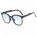 Ovaalsed kahepunktimeetrised k&uuml;&uuml;nte kokkupandavad p&auml;ikeseprillid Little Red Book Tik Tok koos UV-volditavate p&auml;ikeseprillidega Tide.