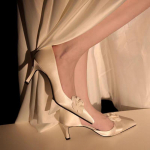 Suvised prantsuse k&auml;sit&ouml;&ouml;na valmistatud satiinist terava otsaga pulmakingad pruudi k&otilde;rged kontsad 35 elevandiluuvalge