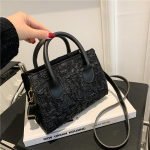 Lilledega graafiline kott naistele Moodne v&auml;ike kandiline kott Moodne kaasaskantav k&auml;ekott Disainer &otilde;lakott 20*7.5*14.5cm valge