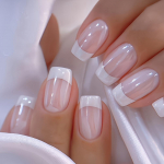 24 tk Chic French Tips-On K&uuml;&uuml;nte komplekt &ndash; l&auml;ikiv Aurora valge ja roosa, keskmise pikkusega prantsuse k&uuml;&uuml;nte otstega kunstk&uuml;&uuml;nte komplekt W762-5