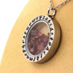 Pierres et Min&eacute;raux. Collier Grenat Rhodolite brut. Mod&egrave;le Alphabet.