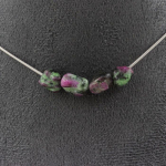 Pierres et Min&eacute;raux. Collier 4 perles Epidote de Myanmar (Birmanie). Chaine en acier Collier femmes, hommes. Taille personnalisable.