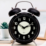 Vaikne mittetiksuv 4-tolline akutoitega analoog-kvarts-valju helisignaaliga &auml;ratuskell magamistuppa