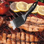 BBQ grillgrilli puhastusvahend metallist kaabitsaga traadi keetmine